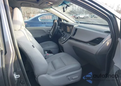 2017 Toyota Sienna Xle 8 Passenger z USA, uszkodzony, nr VIN 5TDYZ3DC4HS814692